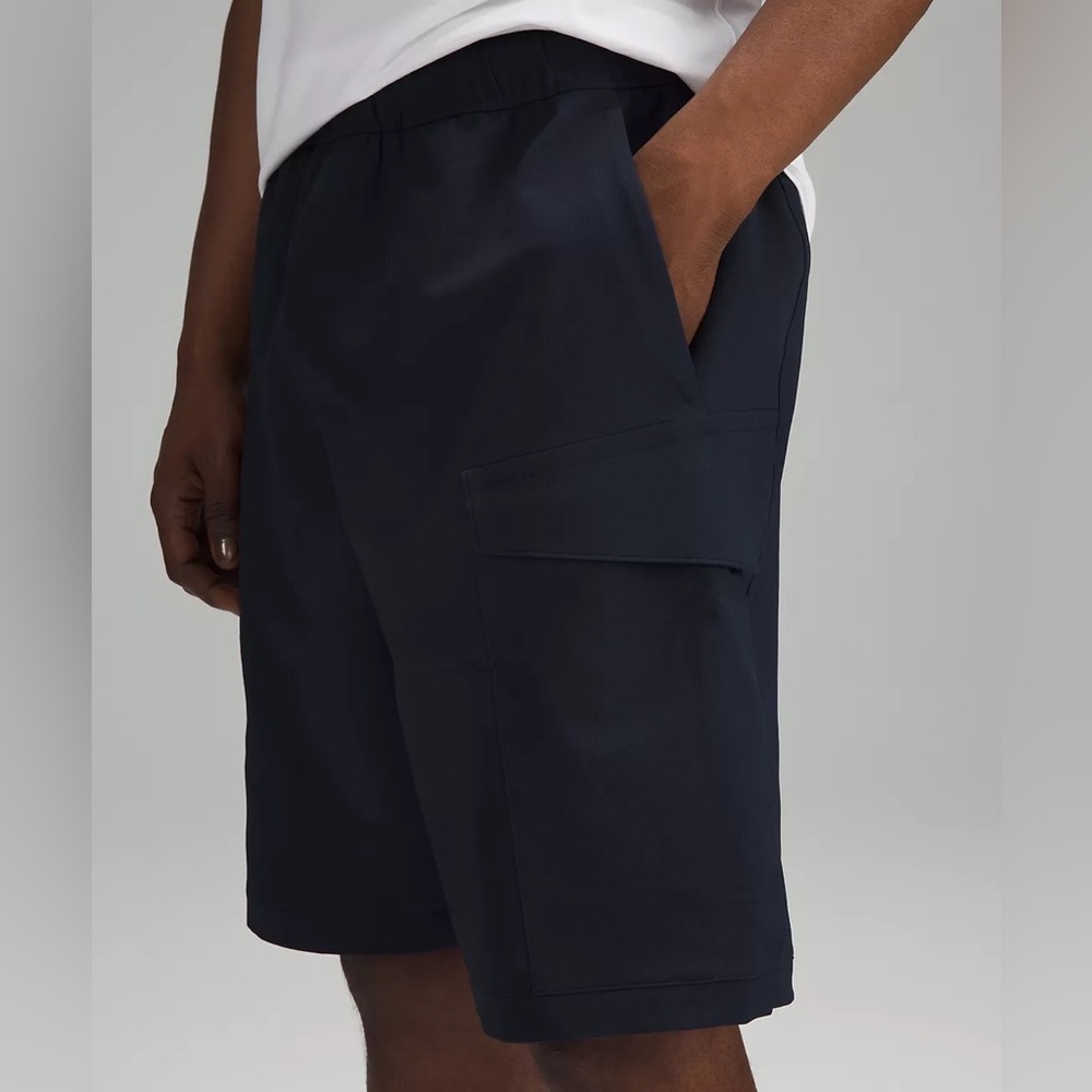 lululemon athletica Men's Cargo Shorts - Navy
